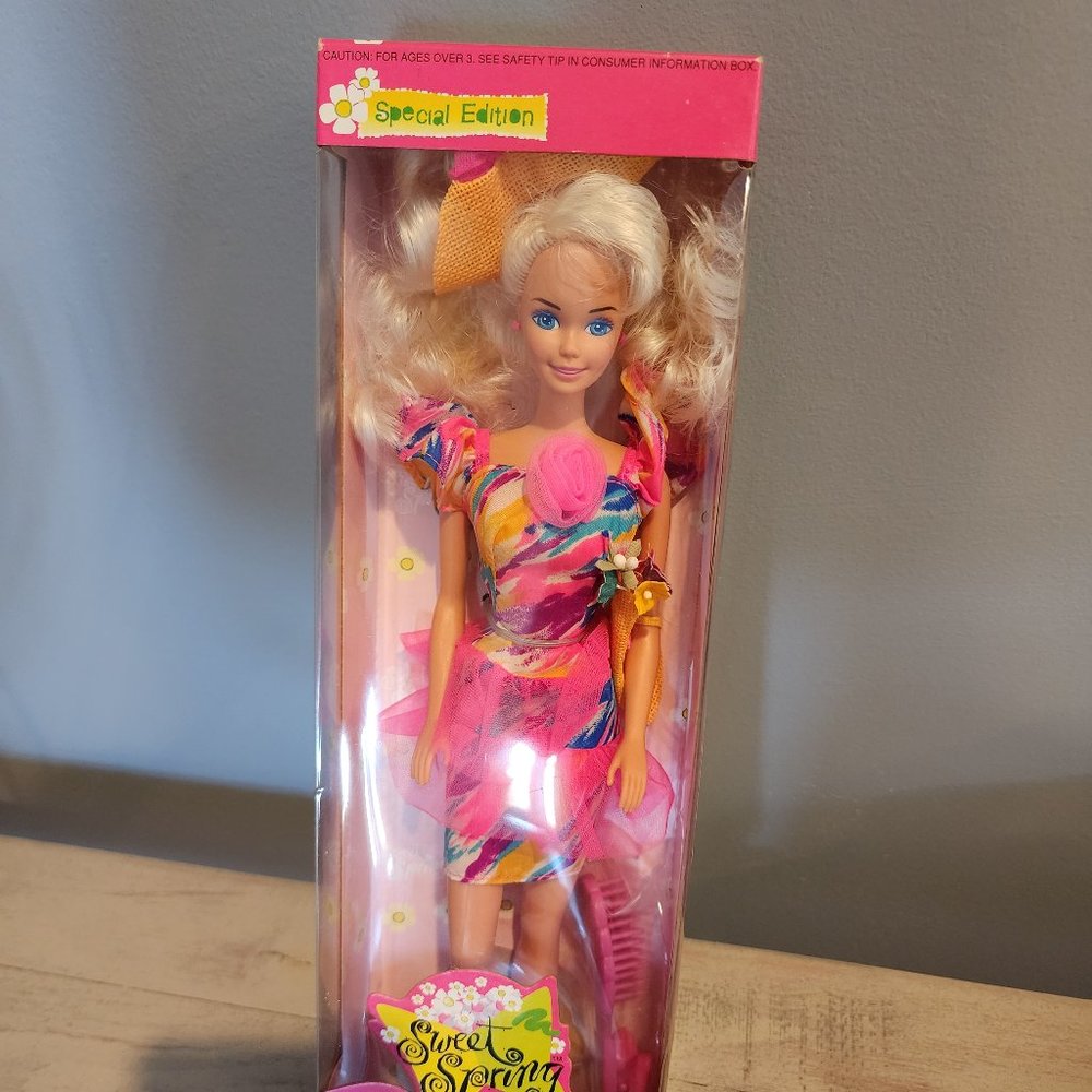 Vintage 1991 Sweet Spring Barbie NIB